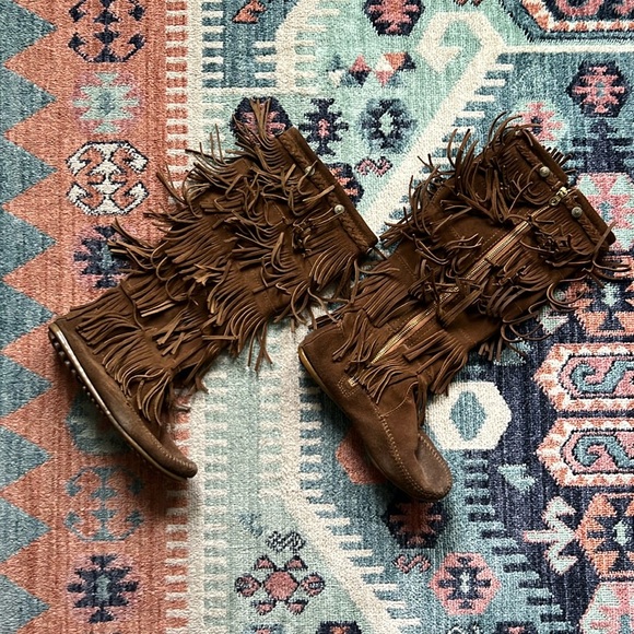 5-layer fringe Minnetonka boots - Picture 1 of 5